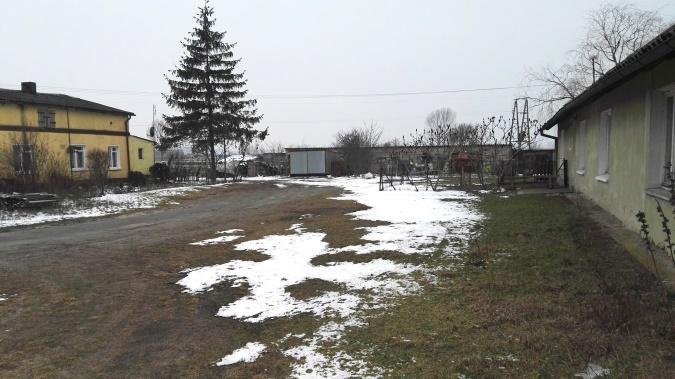 Dziewa. Widok na zabudowania mieszkalne, gospodarcze i dawny folwark Dziewa to miejscowość wchodząca w skład sołectwa Konary-Dziewa.