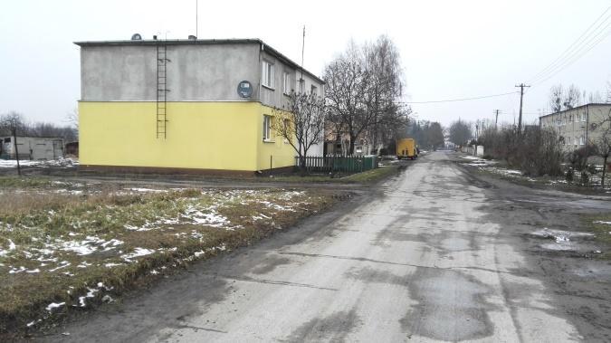 64% mieszkańców Sobiesierni jest w wieku produkcyjnym, 18% w wieku poprodukcyjnym i tyle samo w wieku przedprodukcyjnym.