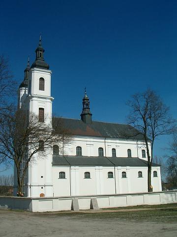 Witów Na zespół klasztoru Norbertanów w Witowie składają się: o kościół p.w. św. Małgorzaty, o budynek dawnego klasztoru, o wieża obronna z bramą wjazdową. Kościół p.w. św. Małgorzaty to kościół murowany, trzynawowy, bazylikowy z dwiema wieżami.