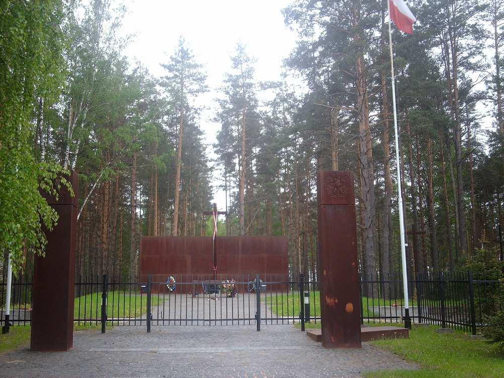 Był taki okres w historii Polski, że piętnowano osoby, które miały w rodzinie policjantów służących w Policji Państwowej, a za głoszenie prawdy o Katyniu można było trafić do więzienia.