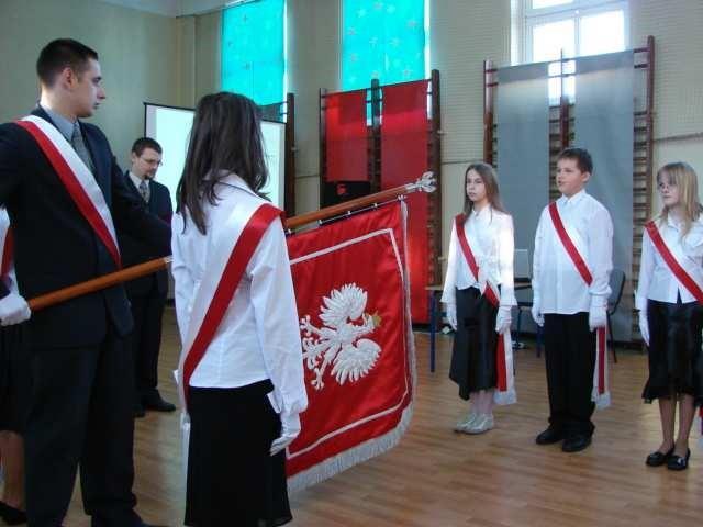 Poczet Sztandarowy 1. Bierze udział w uroczystościach szkolnych i pozaszkolnych organizowanych z okazji ważnych wydarzeń z życia szkoły, naszego miasta i kraju. 2.