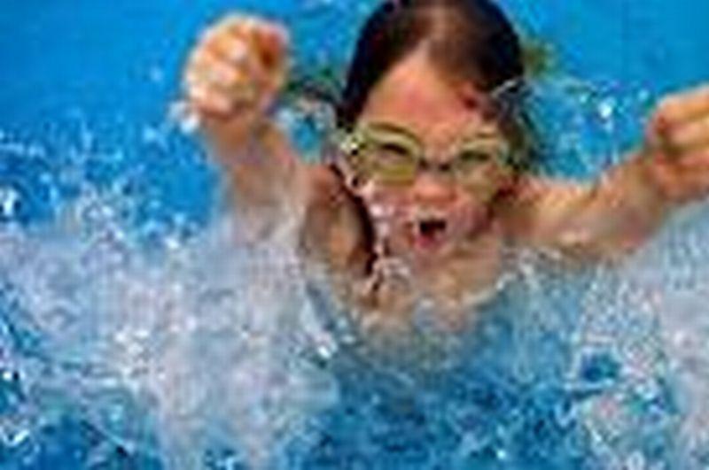 2) Nauka pływania dla dorosłych Na Naukę Pływania nigdy nie jest za wcześnie ani za późno Kierując się tym pzesłaniem serdecznie Zapraszamy osoby dorosłe, które jeszcze nie zdążyły nauczyć się pływać