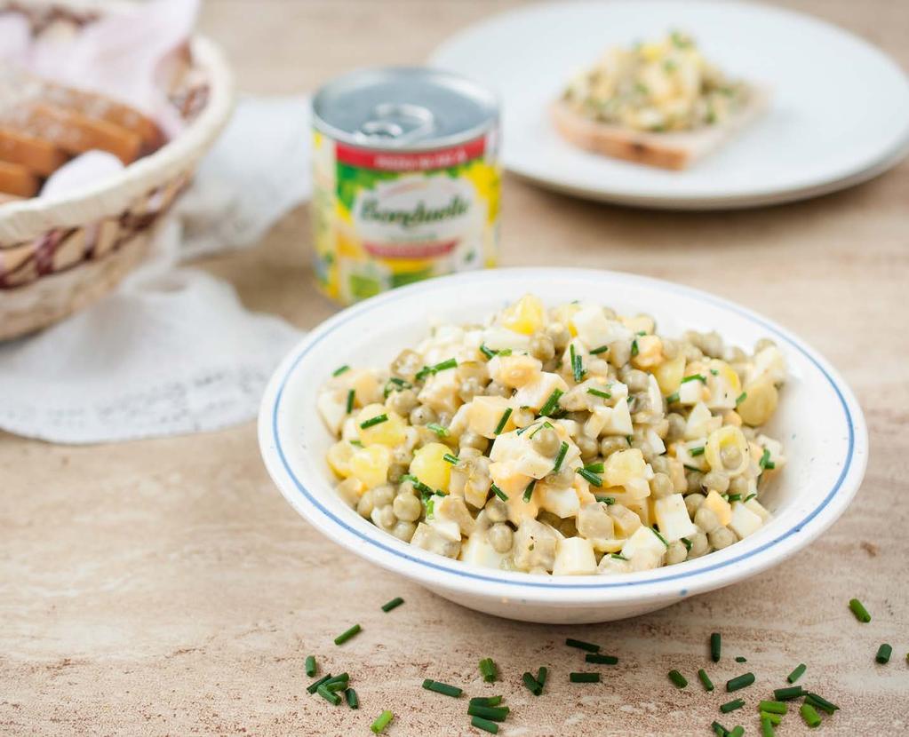 Sałatka z jajka i groszku LUNCH // PRZYJĘCIE // SAŁATKA 30 min SKŁADNIKI: (na 2 3 porcje) 3 jajka 1 mała puszka Groszku Ekstradrobnego Bonduelle 2 ogórki konserwowe 80 g marynowanej cebulki (waga po