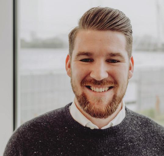 ROZMOWA Z... STEPHAN VAN DEN BOS Nazywam się Niels Honders i od sierpnia 2015 r. pracuję jako stażysta w Looye i w szczególności pracuję w biurze w Naaldwijk.