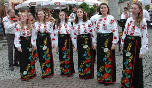Zespół Bokréta Hogyész Węgry Udział w niej wzięły 32 zespoły, w sumie ponad 800 osób z: Polski, Ukrainy, Rumunii, Węgier, Słowacji i Serbii.