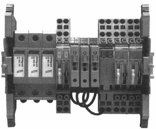 eliminujący tę niedogodność ogranicznik przepięć typu 1 posiadający wewnątrz obudowy zintegrowany bezpiecznik.