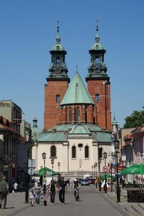 Krzyżackiej, zbudowany został dla bożogrobowców w 1242 r. Jest to budowla gotycka, jednonawowa, wzniesiona z cegły.