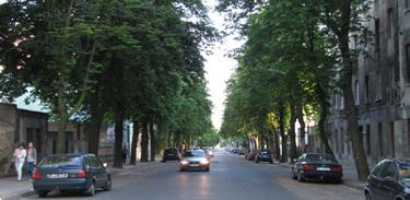 W pierwszej przeprowadzano wywiady na próbie 150 osób; na podstawie otrzymanych wyników przygotowano 12 nowych zestawów, które były lepiej dopasowane do średnich preferencji w próbie.