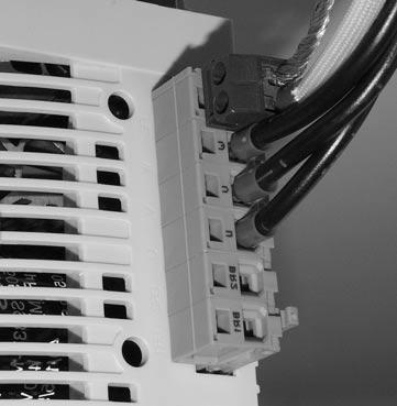 T1 T2 2 1 5 Instalacja elektryczna Podłączenie silnika / rezystora hamującego Podłączenie silnika / rezystora hamującego Niebezpieczeństwo!