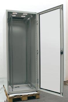 Szafy stojące 19" Szafy stojące 19" Rozdzielnice sieciowe 19" oparte na konstrukcji SVTL Skonfigurowane, gotowe typy rozdzielnic jeden numer zamówieniowy dla każdej