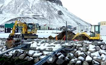 framkvæmdir við löndunar kantinn á Norðurtanga í Ólafs víkur höfn.