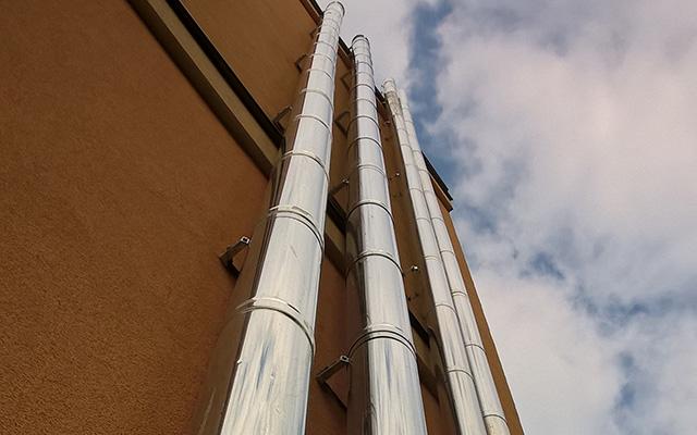 ODPROWADZANIE SPALIN Z URZĄDZEŃ GRZEWCZYCH KOMINY STALOWE DLA KOTŁÓW OPALANYCH GAZEM, OLEJEM I EKOLOGICZNYMI PALIWAMI STAŁYMI Jednym z podstawowych kryteriów, które mają wpływ na rozwój systemów