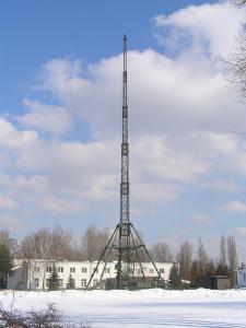 7 NO-06-A101 108 stosowanych do urządzeń o zastosowaniach wojskowych. W maszcie opracowanym na potrzeby systemu zmieniono konstrukcję ostatniego segmentu, umożliwiając zabudowę głowicy obserwacyjnej.