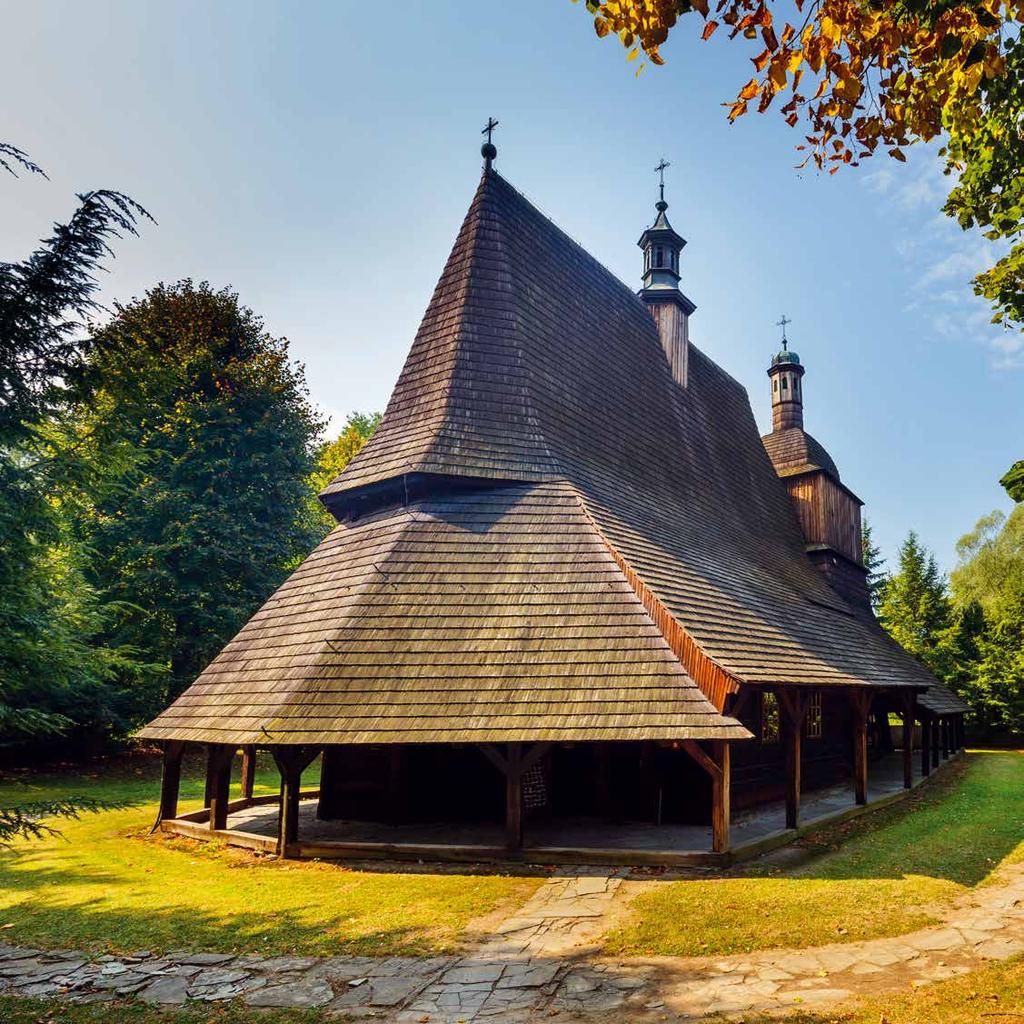 SĘKOWA KOŚCIÓŁ ŚW. ŚW. FILIPA I JAKUBA APOSTOŁÓW Znajdujące się na Szlaku Architektury Drewnianej w Małopolsce cerkwie: w Owczarach (wpisaną na Listę Światowego Dziedzictwa UNESCO, zob. str.