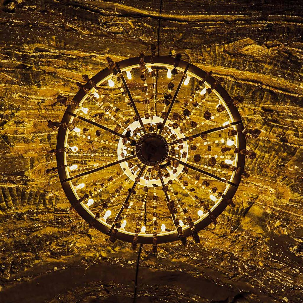 BOCHNIA KOPALNIA SOLI Stare miasto w Bochni z ładnym rynkiem, przy którym stoi późnogotycka bazylika św. Mikołaja, a także Park Archeologiczny Osada VI Oraczy koło szybu Campi bocheńskiej kopalni.