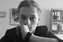 zawsze mi coś odradza, cokolwiek bym przedsięwziął, a nie doradza mi nigdy. Platon, Obrona Sokratesa, tum W.