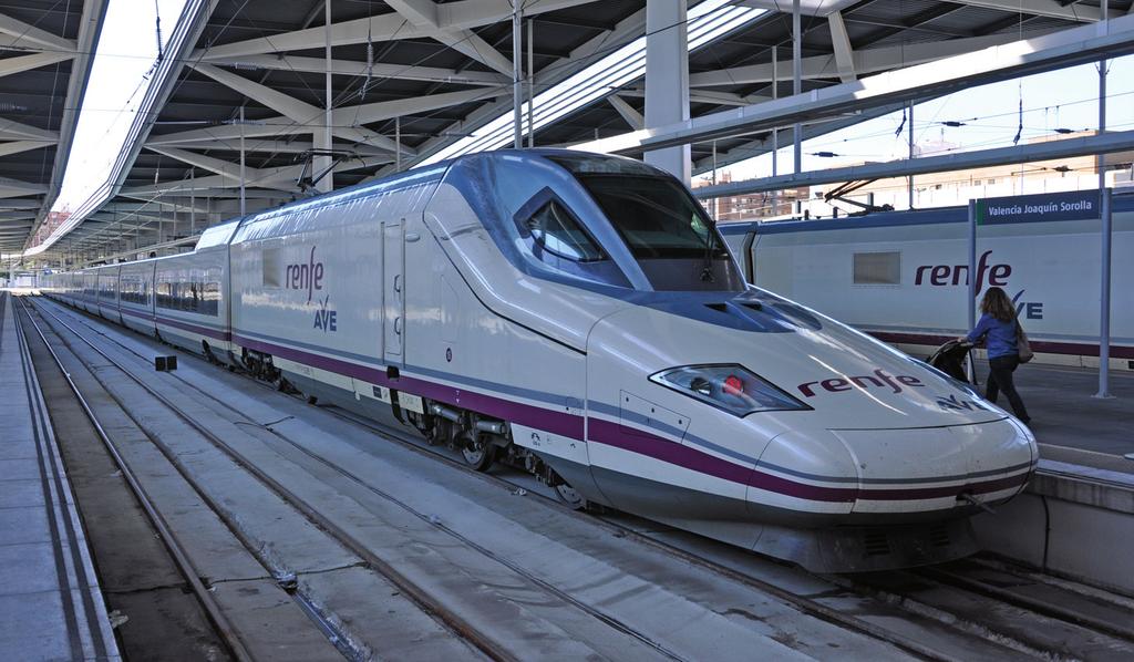 Na trasie długości 730,6 km, z Aix-en-Provence TGV do Paryża osiągana jest średnia prędkość 257,8 km/h. Jest to w Europie jeden z najdłuższych przebiegów pociągu bez zatrzymania.