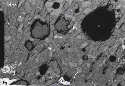 Wydzielenia magnetytu (M) w pirotynie (Pr). Fig. 73.