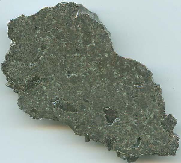pirotynem a magnetytem, grafit, getyt i limonit, okrągłe, eliptyczne żelazo rodzime, pirokseny. Fig. 8. Żużel, próbka 9b (hałda świeża).