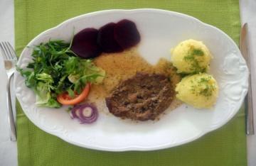 DANIA Z WOŁOWINY Bitki z polędwicy wołowej(130g)