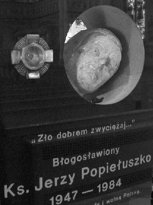 Kawiarenka jest otwarta w każdą niedzielę od godziny 10 do godziny 14:30. Serdecznie zapraszamy do wstąpienia po mszy świętej na ciepły posiłek, kawę i ciasto! Dochód wspiera naszą parafię.