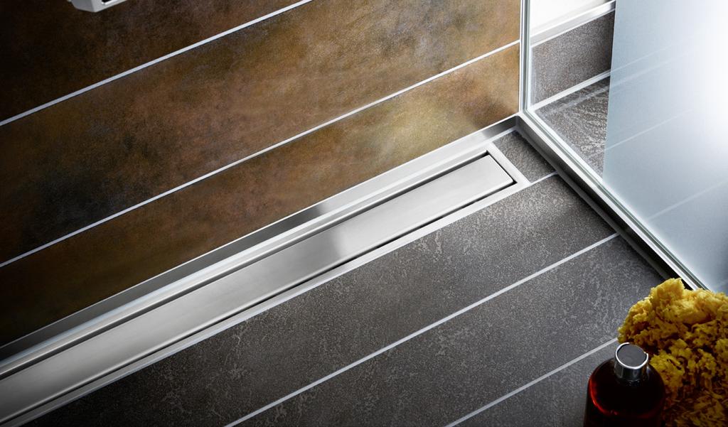 Odwodnienie liniowe z Schlüter -KERDI-LINE Schlüter -KERDI-LINE jest kompletnym zestawem do liniowych odwodnień licujących z posadzką brodzików prysznicowych z poziomym lub pionowym odpływem.