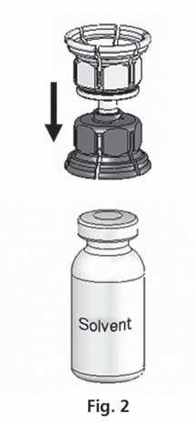 Usunąć wieczka z obu fiolek i wyczyścić gumowe korki jednym z dołączonych wacików nasączonych alkoholem. 3. Zestaw Mix2vial jest przedstawiony na ryc. 1.