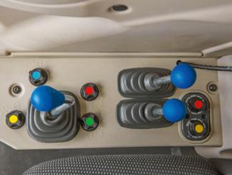 Doodne sterowanie elektrohydraulizne podnośnikiem tylnym z systemem aktywnej amortyzaji wstrząsów. FENDT 200 VARIO: INSTALACJA HYDRAULICZNA Prawdziwie imponująe maszyny.