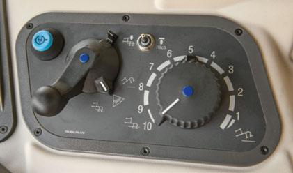 Doskonała mo hydraulizna W przypadku dużeo zapotrzebowania na olej hydraulizny iąnik Fendt 200 Vario może zostać wyposażony w pompę LS o wydatku 71 l/min.
