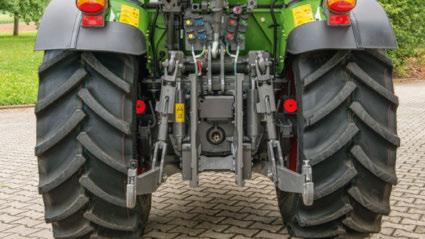 Standardowy moduł WOM automatycznie włącza i wyłącza napęd WOM w zależności od wysokości położenia tylnego podnośnika.