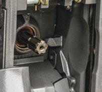 Trzeci i czwarty obwód hydrauliczny można wygodnie włączyć przyciskiem lub przełącznikiem na elektrycznej dźwigni krzyżowej.