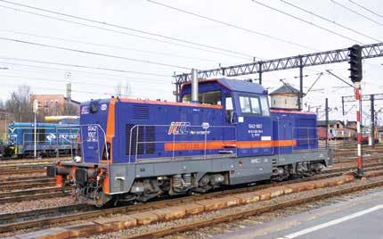 SU42 1007 (modernizacja Newag) przewoźnika PKP IC na stacji Olsztyn Gł. (13.02.2016 r.) 16D 01 (modernizacja Newag) przewoźnika LHS (1 520 mm) na stacji Zamość Bortatycze (21.02.2015 r.
