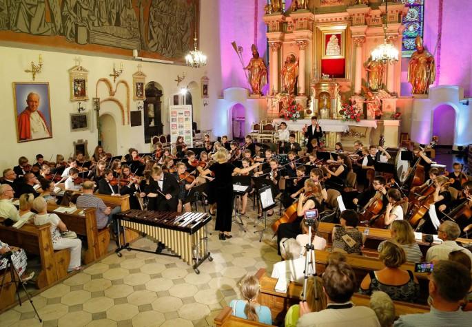 20 maja mogliśmy podziwiać grupę teatralną w składzie: Patrycja Szczepanowska, Jakub Wons i Marek Pituch, w sztuce Żona do adopcji.