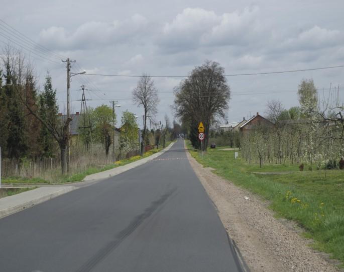 Żwirem utwardzono drogi w Białogórnym, Błażejewicach, Bronisławowie, Franklinie, Franopolu, Galinach, Gołyniu, Goślinach, Janowie, Koprzywnie, Marchatach, Niemirowicach, Orlej Górze, Ossie,