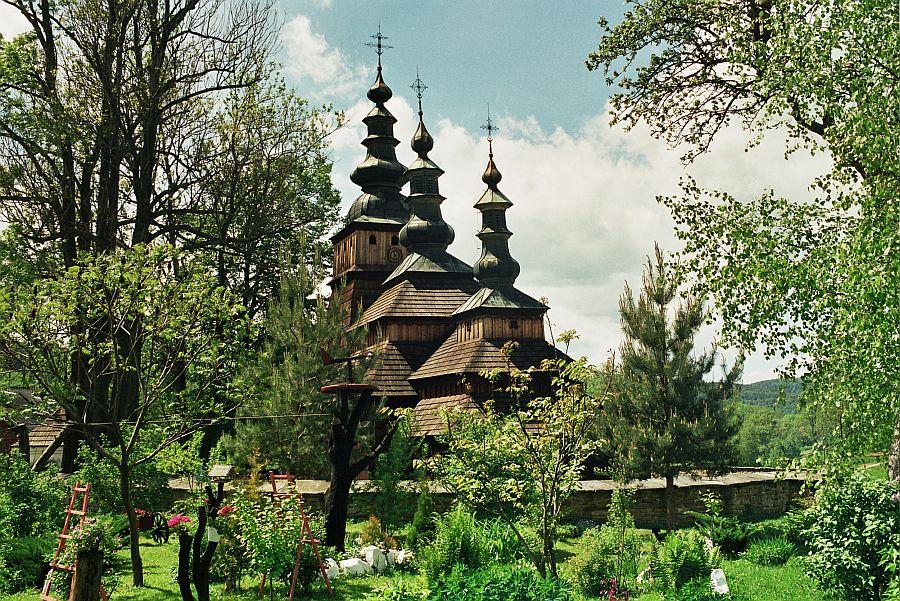 Cerkiew parafialną greckokatolicką Opieki Bogarodzicy w Owczarach zbudowano w 1653 r. Cerkiew wielokrotnie była odnawiana, a ostatni gruntowny remont miał miejsce w latach 80.