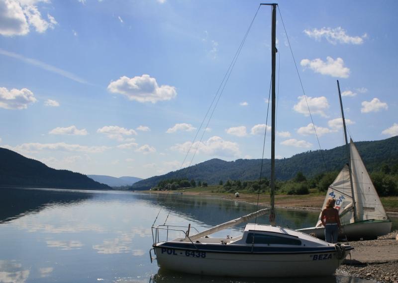 Jezioro Klimkówka to zbiornik zaporowy utworzony na rzece Ropie w 1994 roku, położony w gminie Ropa.
