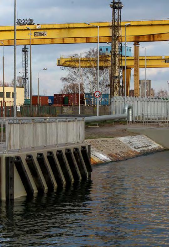 23 wykonanie rurociągów tłocznych z pompowni do odbiornika wraz z wylotem; wykonanie kanału ulgi z kolektora do odbiornika wraz z wylotem; wykonanie fragmentu nabrzeża i umocnienia dna; przebudowę ul.