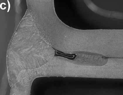 Joint of car component: a) laser welded car with unacceptable imperfections; b, c) repaired by MAG method Charakterystyka materiału podstawowego Do badań użyto stali DP600 o grubości 1,4 mm, składzie