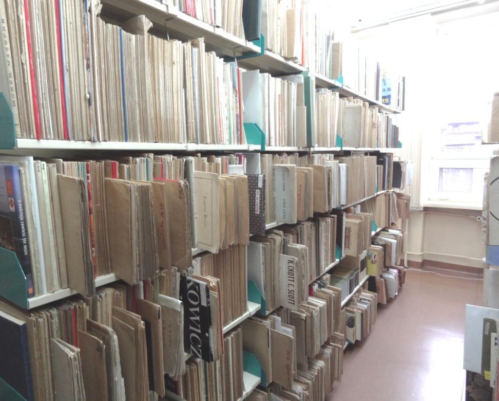 Zbiory biblioteki szkolnej z XIX, XX i XXI wieku W pomieszczeniu biblioteki szkolnej