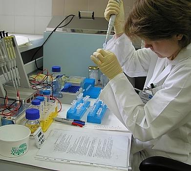 Badania chemiczne wyciągów wodnych z wyrobów medycznych w zakresie UV-VIS (220-320 nm).