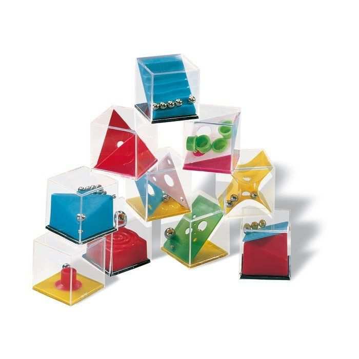 12. Układanka w pudełku 1500 szt. = 150 kompletów 4x4x4 cm Komplet 10 różnych układanek logicznych w pudełku. Materiał: plastik.