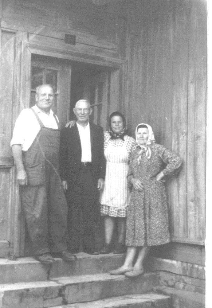 Fot. Janek (prawnuk Zofii) z rodziną oraz Jadwiga Czapla