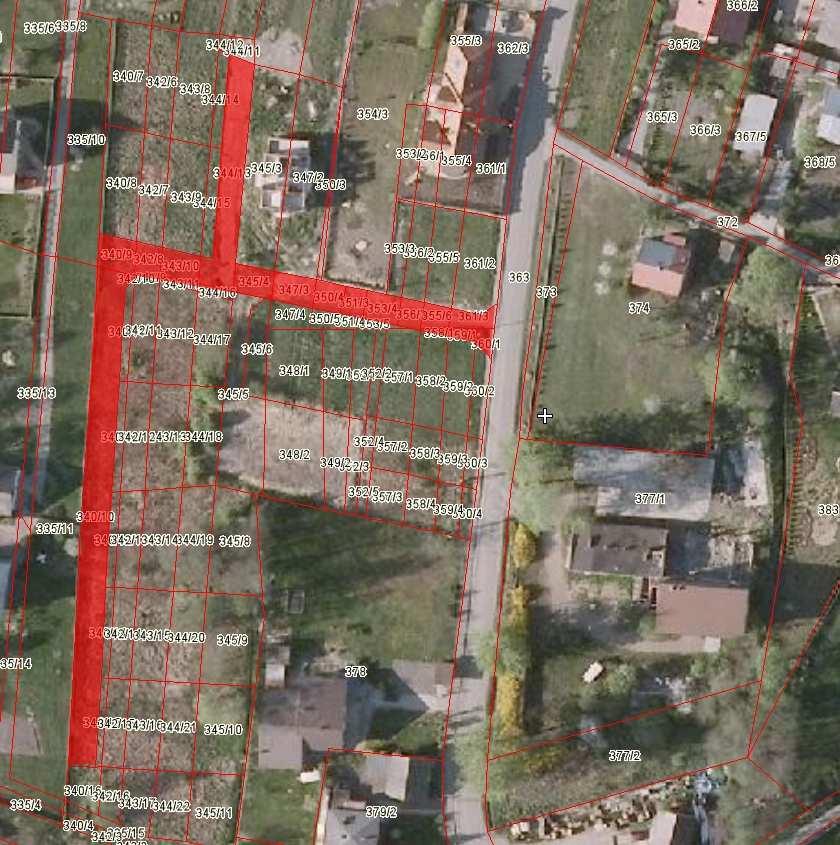 I wariant: Korytowanie drogi na całej długości, transport zgromadzonego gruzu i asfaltu w znacznie niżej położone rejony drogi. Nawiezienie i rozplantowanie ok. 20 samochodów kamienia.