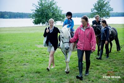 kowbojów i Indian - gry i zabawy ruchowe;