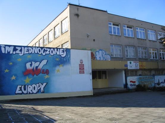 Gimnazjum nr 3 im. Jana Pawła II ul.chałubińskiego 13, 80-809 Gdańsk Tel: +48 58 302 85 20 gim3@gim3gda.internetdsl.pl www.gim3gda.neostrada.pl www.klasa-hiszpanska.prv.