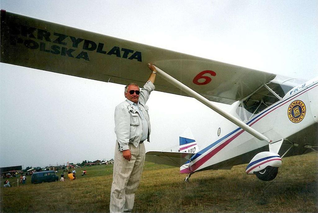 W 1982 i 1989 roku pracował za granicą. Na kontrakcie w Libii pracował jako wykładowca budowy silników lotniczych. W 1990 roku został dyrektorem i szefem wyszkolenia w Aeroklubie Podkarpackim.