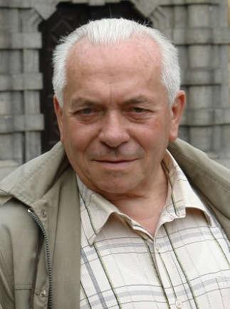 Pomnik i tablica pamiątkowa w Bezmiechowej /Eholiday.pl/ Projekt obelisku opracował Stanisław Kondera i Józef Zuzak.