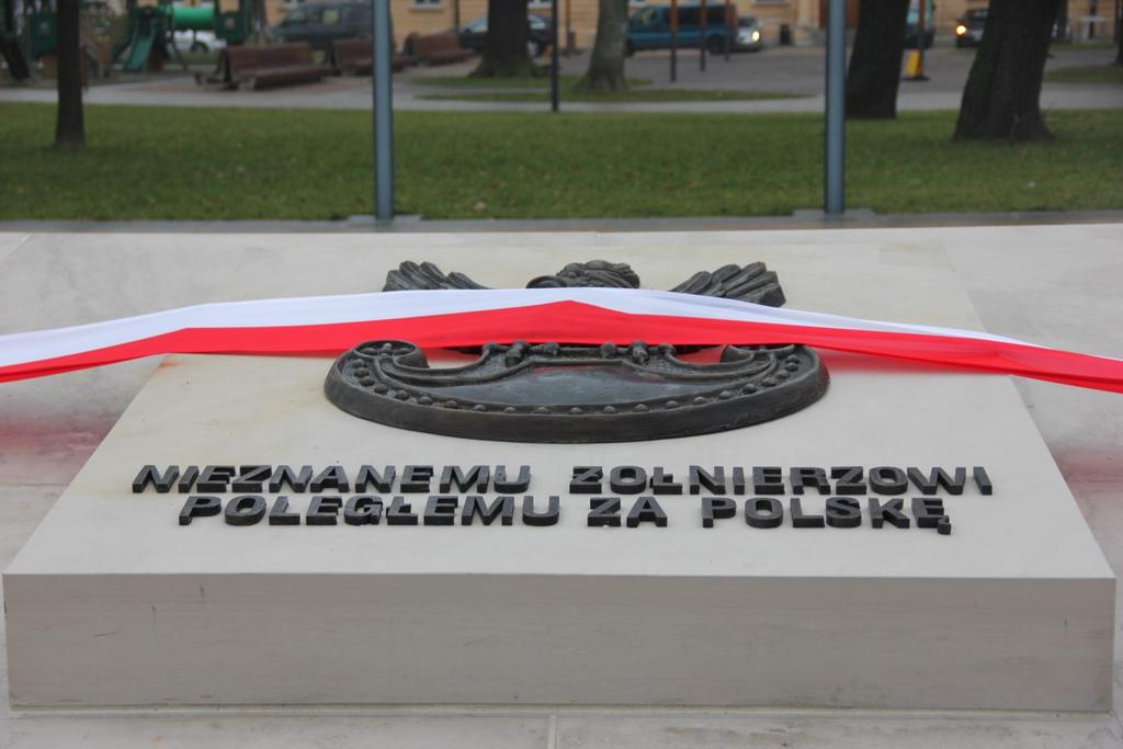 Odsłonięcie Pomnika W Lublinie odsłonięto odnowiony Pomnik Nieznanego Żołnierza na Placu Litewskim nawiązujący do pierwotnego pomnika z 3 sierpnia 1925 roku. W uroczystościach 11 stycznia br.