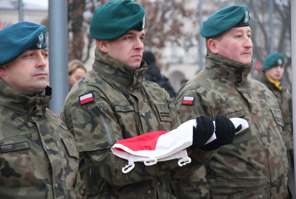 : weterani walk o wolność i niepodległość Ojczyzny, kombatanci, przedstawiciele władz wojewódzkich, samorządowych i parlamentarnych, organizacje społeczne, delegacje służb mundurowych i placówek