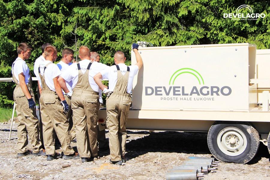 Warto wspomnieć, że firma Develagro pracuje obecnie nad nową marką, która zajmować się będzie budownictwem mieszkaniowym indywidualnym oraz wykorzystaniem technologii łukowej jako elementu szalunku
